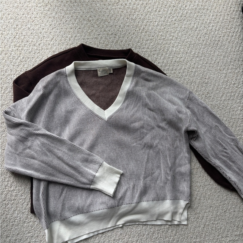 Women’s Gray and White V-Neck Sweater